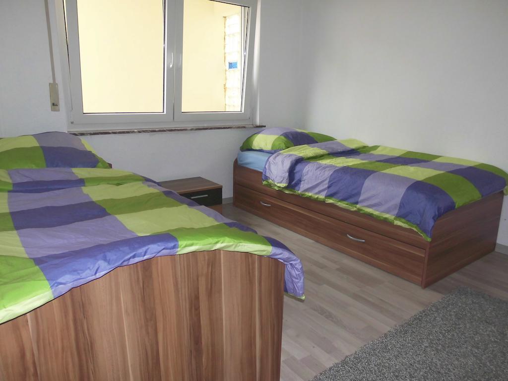 Frankfurt Airport & Fair Apartment Kelsterbach Szoba fotó