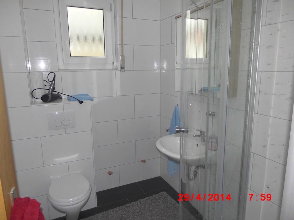 Frankfurt Airport & Fair Apartment Kelsterbach Szoba fotó