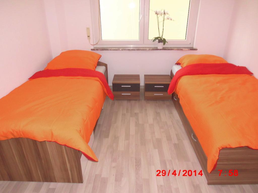 Frankfurt Airport & Fair Apartment Kelsterbach Kültér fotó